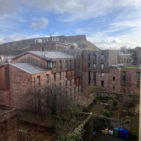 Crags View Apartment On The Royal Mile Edimburgo Exterior foto