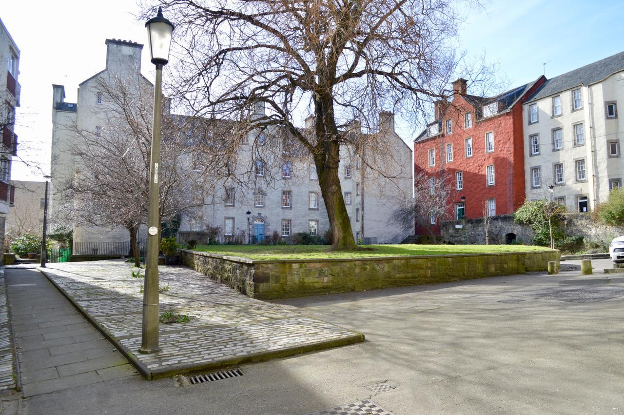 Crags View Apartment On The Royal Mile Edimburgo Exterior foto