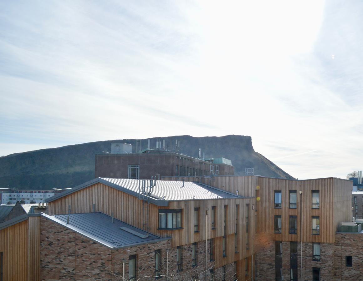 Crags View Apartment On The Royal Mile Edimburgo Exterior foto